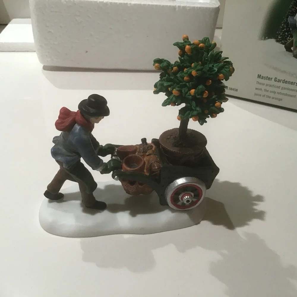 Department 56 Dickens Village Master Gardeners Set of 2 Figurines #58458 w/ box